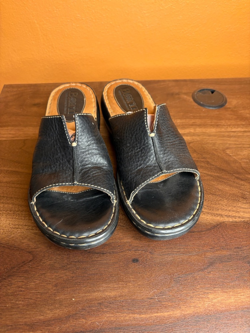 Born Black Leather Slip-On Sandals Clogs 2 inch Heel M/WB3585 L3 9/40.5